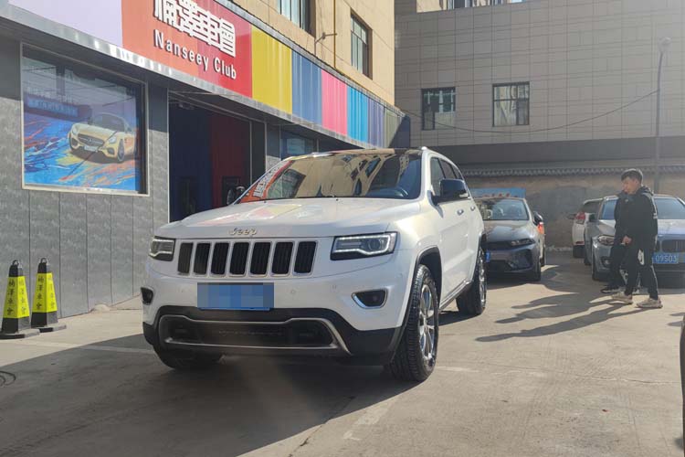 吉普自由光  电光金属白