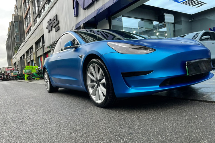 特斯拉Model3  电光深海蓝