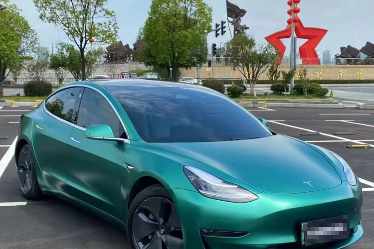 特斯拉Model3  电光祖母绿