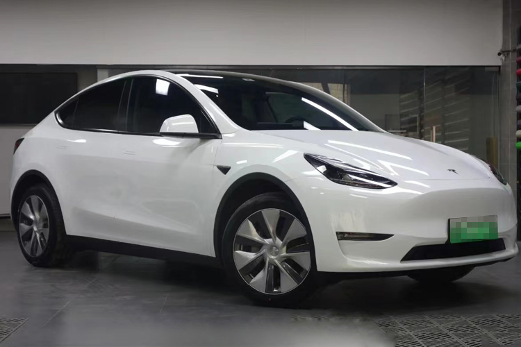 特斯拉ModelY  水晶白