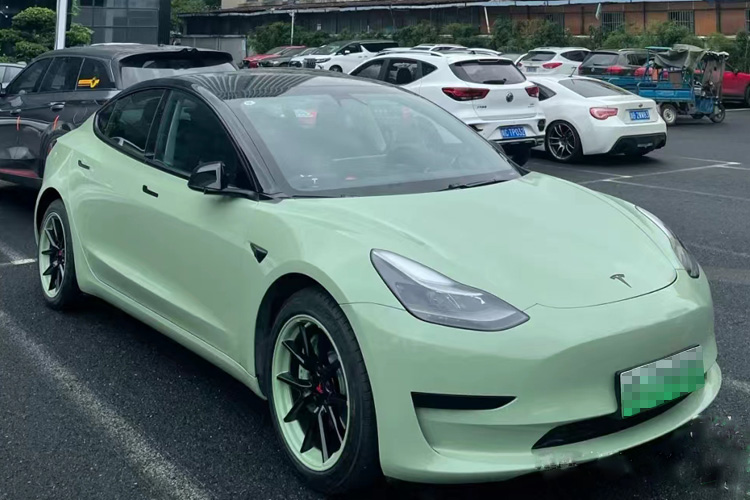 特斯拉Model3  水晶卡其绿