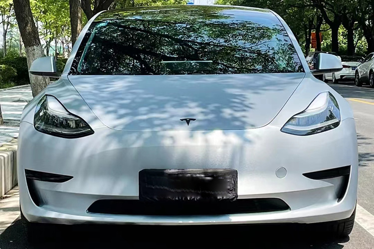 特斯拉Model3  电光拉丝银