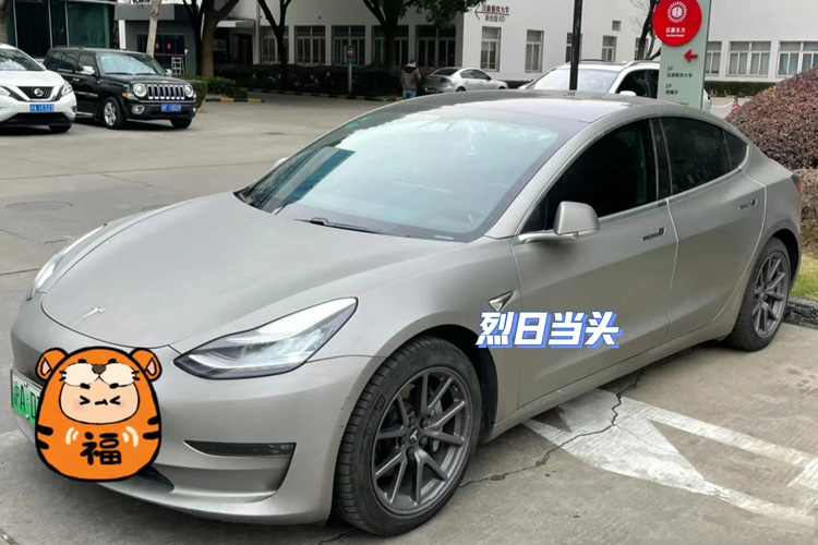 特斯拉Model3 电光拉丝钛