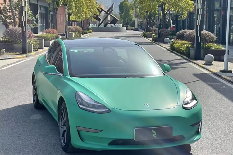 特斯拉Model3  消光复古绿