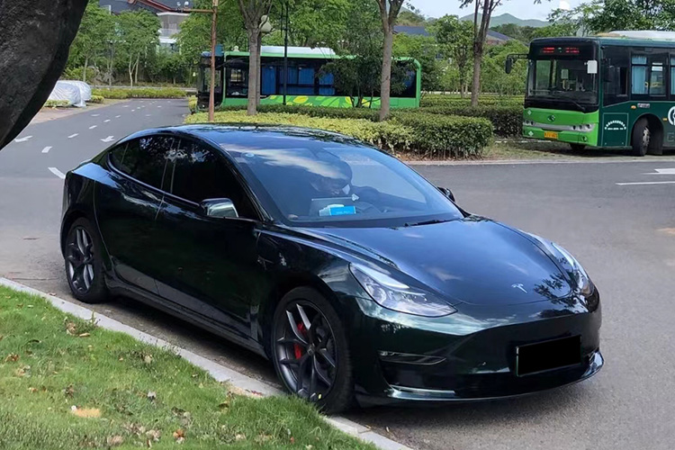 特斯拉Model3  祖母石绿